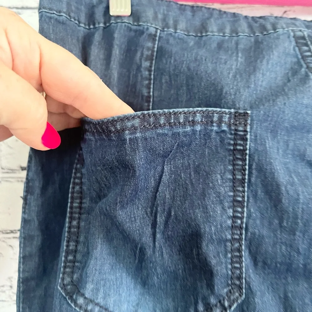 Flare jeans with pearls. Size 3X